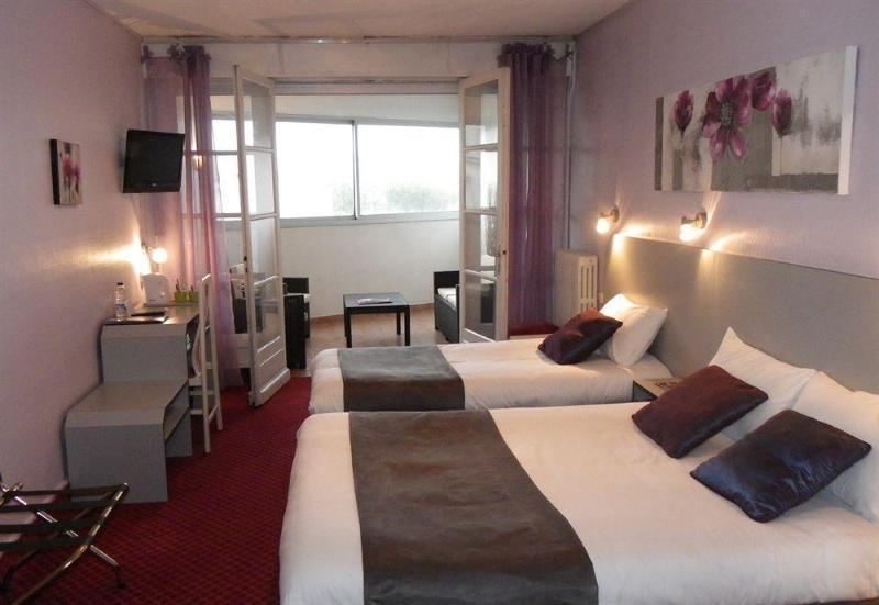 Brit Hotel Bleu Nuit Saintes Buitenkant foto
