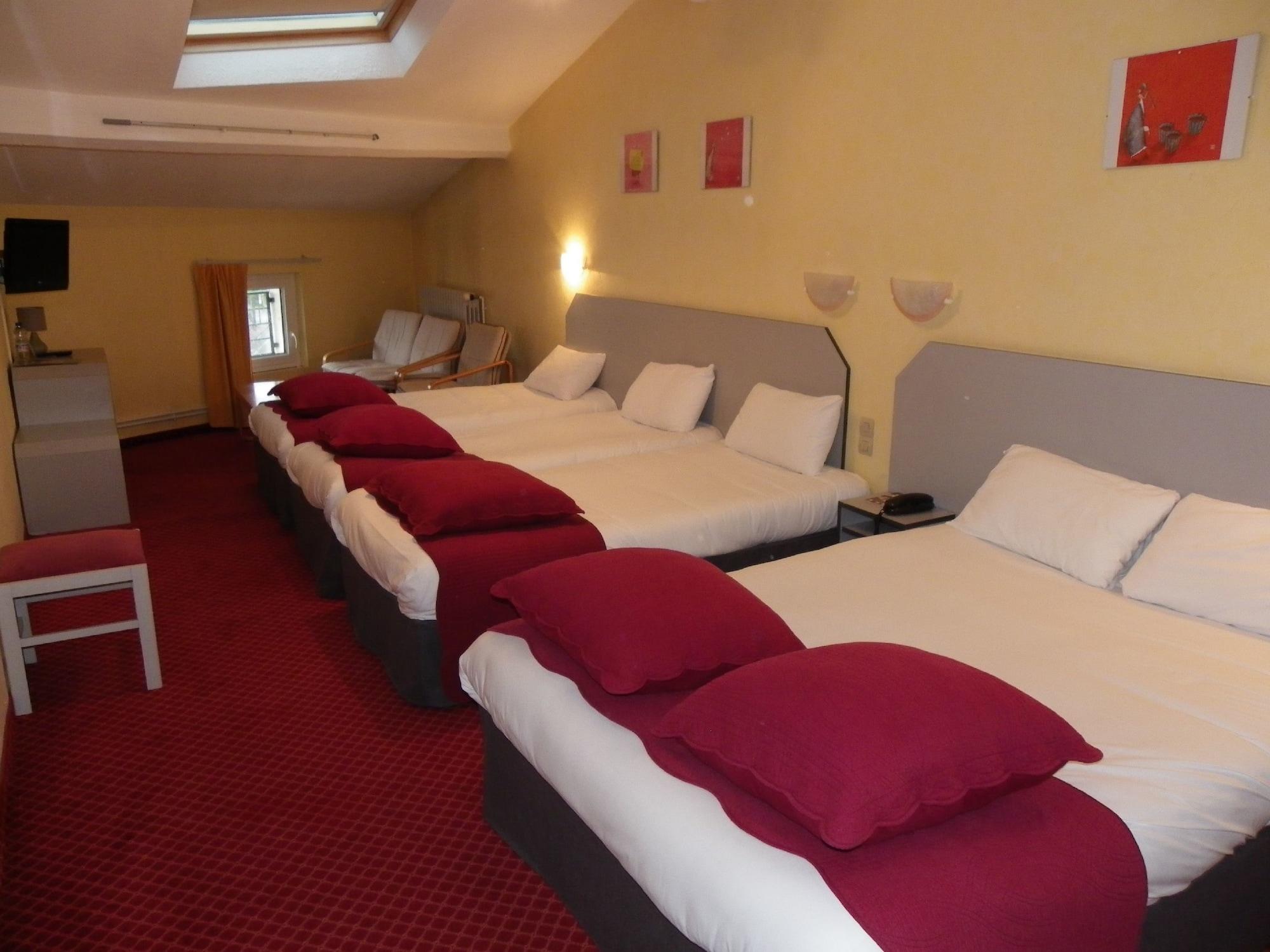 Brit Hotel Bleu Nuit Saintes Buitenkant foto