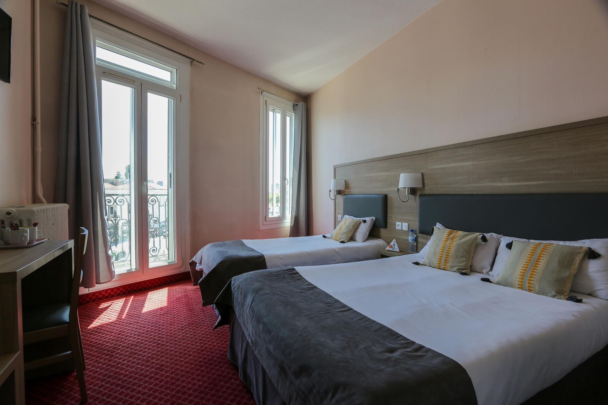 Brit Hotel Bleu Nuit Saintes Buitenkant foto