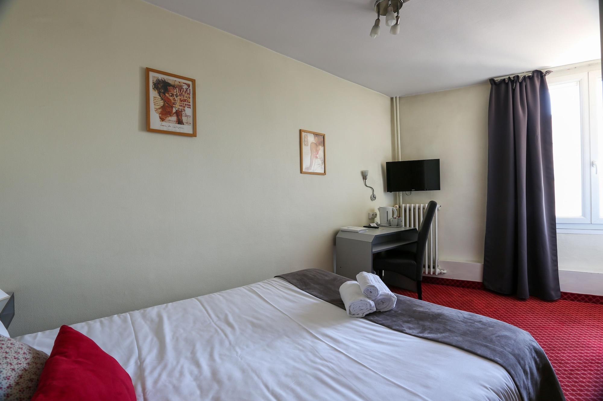 Brit Hotel Bleu Nuit Saintes Buitenkant foto