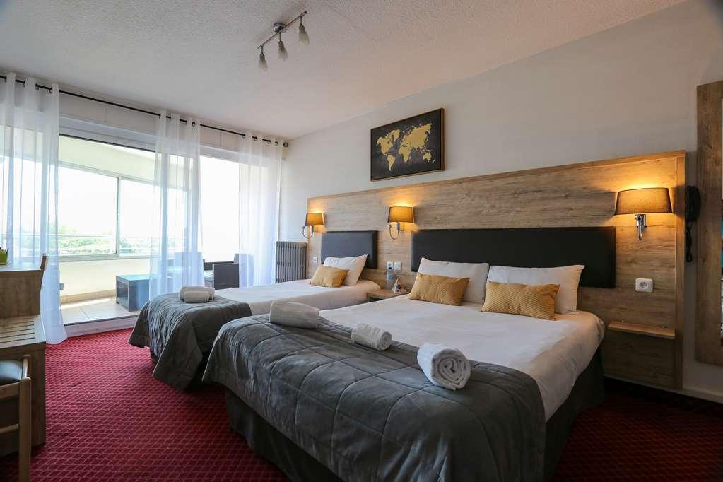 Brit Hotel Bleu Nuit Saintes Kamer foto