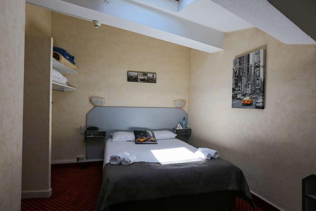 Brit Hotel Bleu Nuit Saintes Kamer foto
