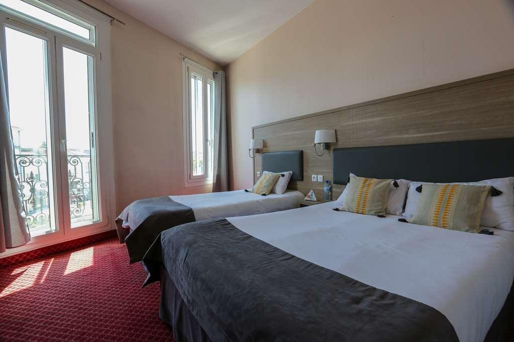 Brit Hotel Bleu Nuit Saintes Kamer foto