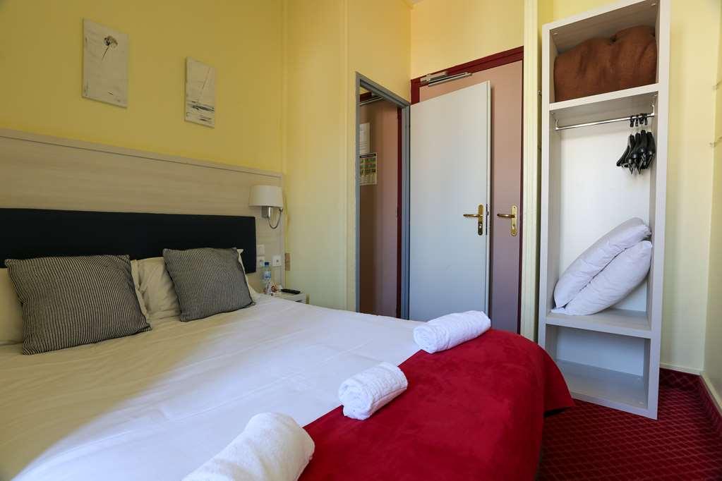 Brit Hotel Bleu Nuit Saintes Kamer foto