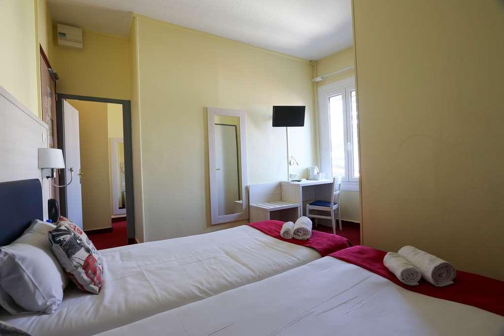 Brit Hotel Bleu Nuit Saintes Kamer foto
