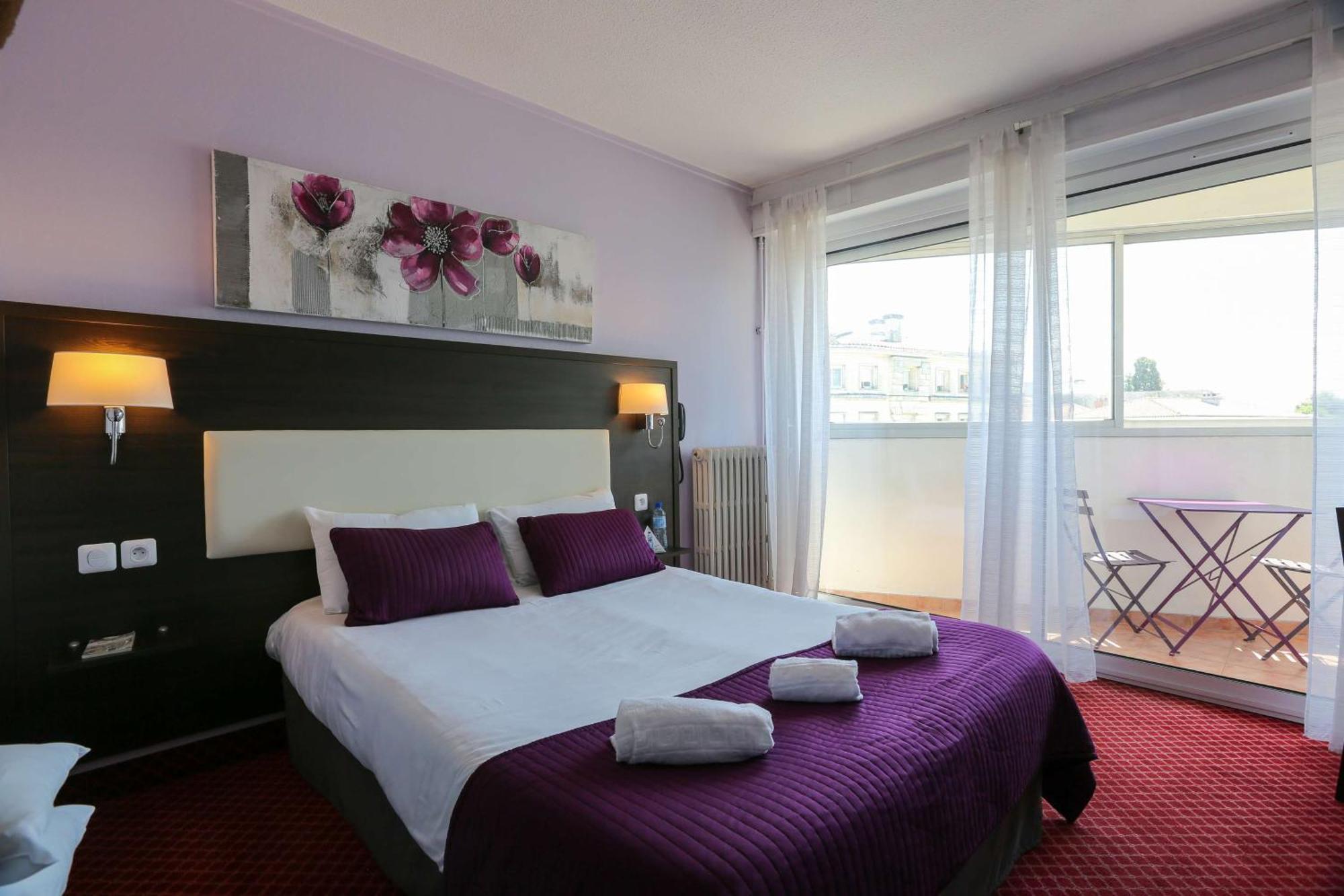 Brit Hotel Bleu Nuit Saintes Buitenkant foto