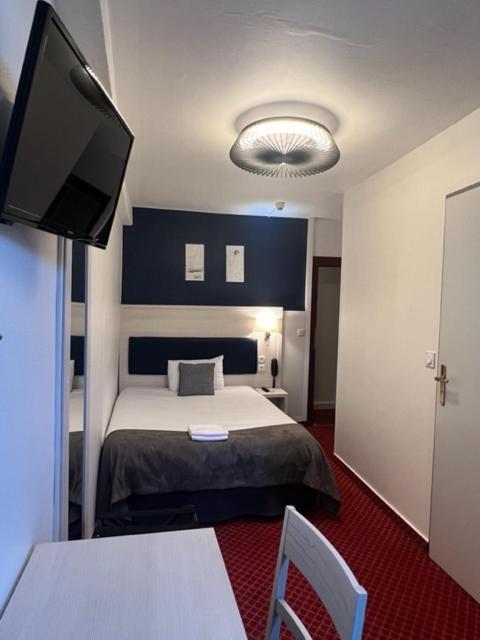 Brit Hotel Bleu Nuit Saintes Buitenkant foto