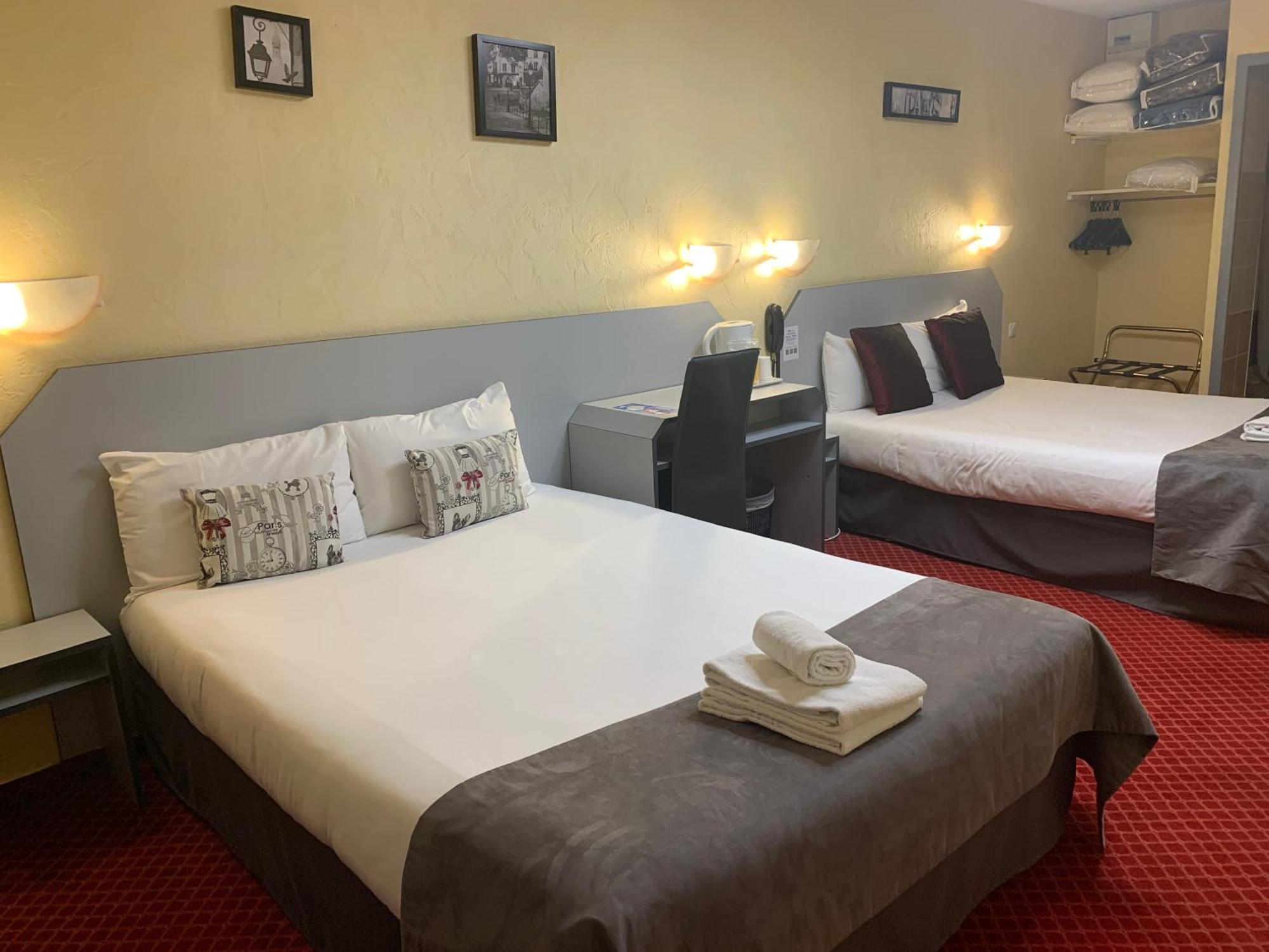 Brit Hotel Bleu Nuit Saintes Buitenkant foto