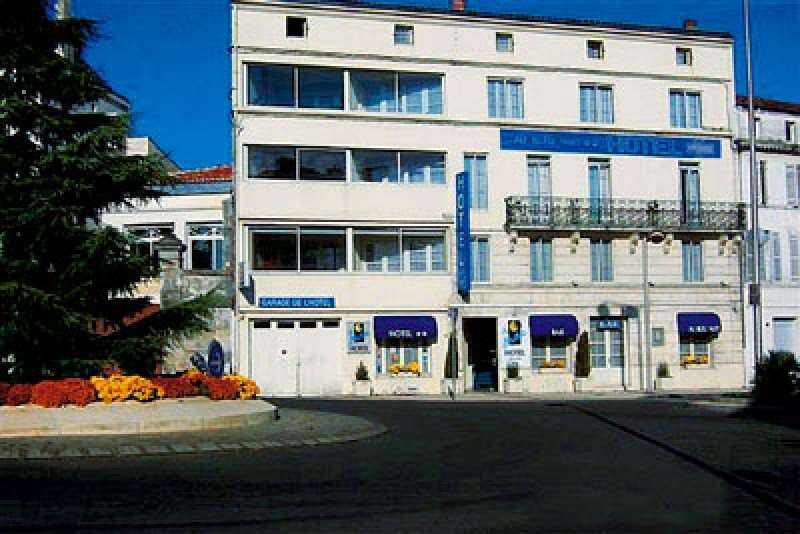 Brit Hotel Bleu Nuit Saintes Buitenkant foto